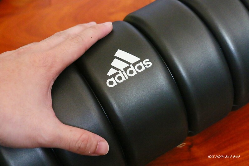 『Adidas 按摩泡棉滾筒』Adidas Training/健身器材開箱/萬達康Wonder Core獨家代理/運動前肌肉暖身/運動後放鬆疲勞/動作示範 @海綿飽飽的鳳梨城堡