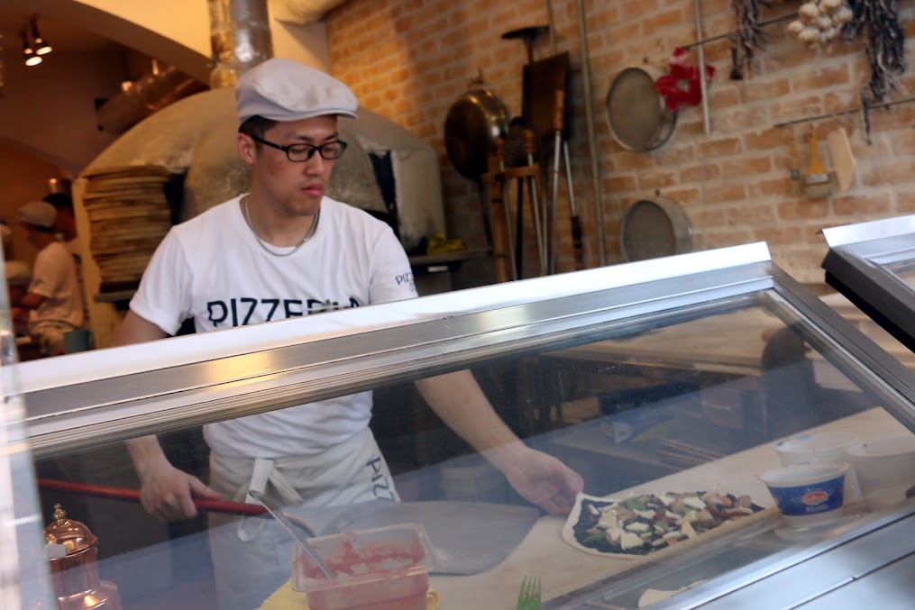 【台北|士林】Pizzeria OGGI(天母店)-拿坡里披薩AVPN協會認證現做手工披薩-壽星優惠送披薩-加映小丸子起司蛋糕(捷運芝山站) @海綿飽飽的鳳梨城堡