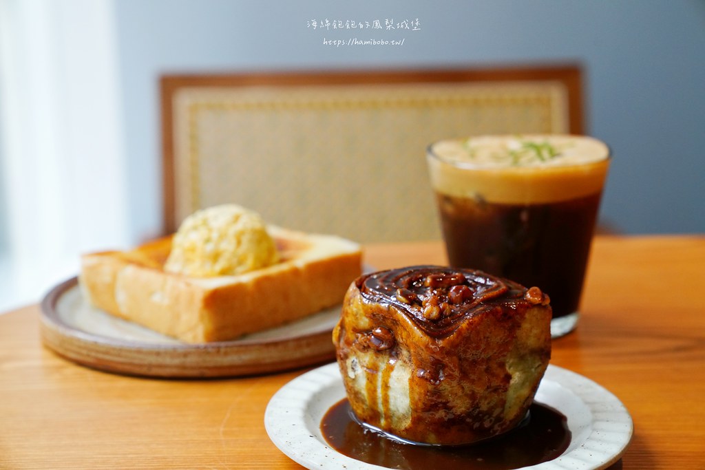 fly cafe敦北店，蒼蠅哥肉桂捲回來了，台北最好吃的肉桂捲、西西里咖啡(菜單價位) @海綿飽飽的鳳梨城堡