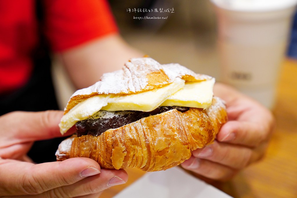 台北101新開幕麵包店「MOO 101」人氣Miopane麵包打造的全新品牌，鹹奶油紅豆可頌好邪惡！ @海綿飽飽的鳳梨城堡