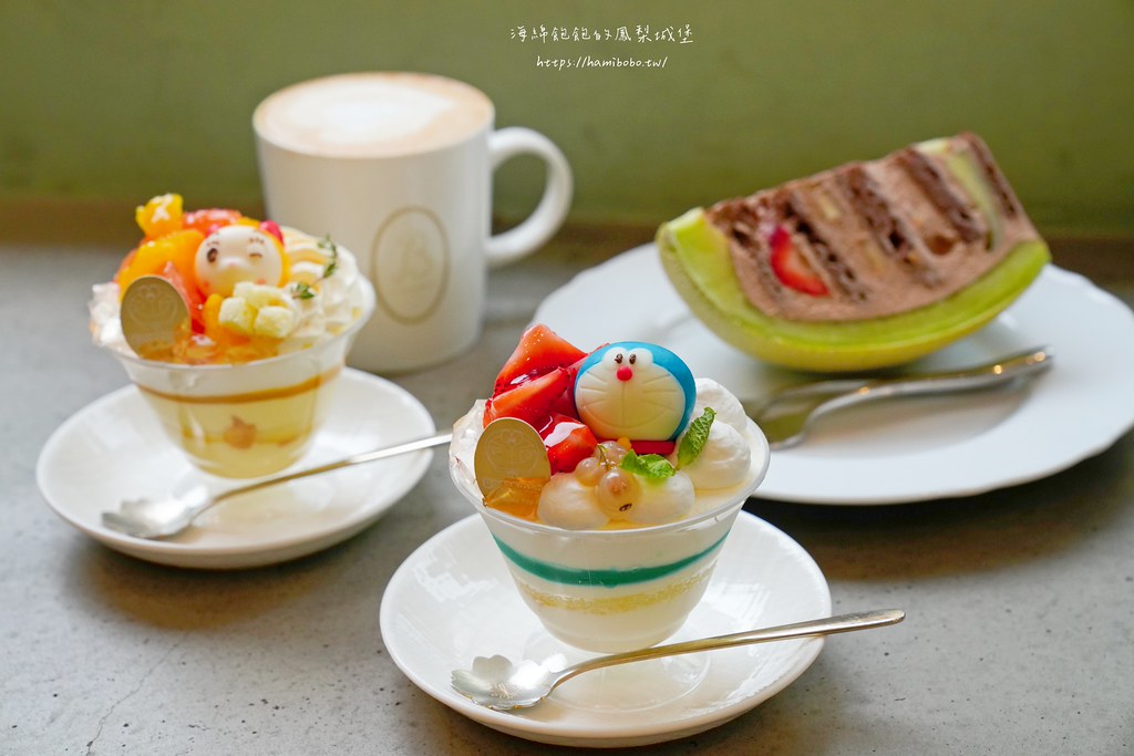 台北信義安和咖啡廳「la vie bonbon」多拉A夢水果杯，哈密瓜蛋糕，生日蛋糕(菜單價位) @海綿飽飽的鳳梨城堡