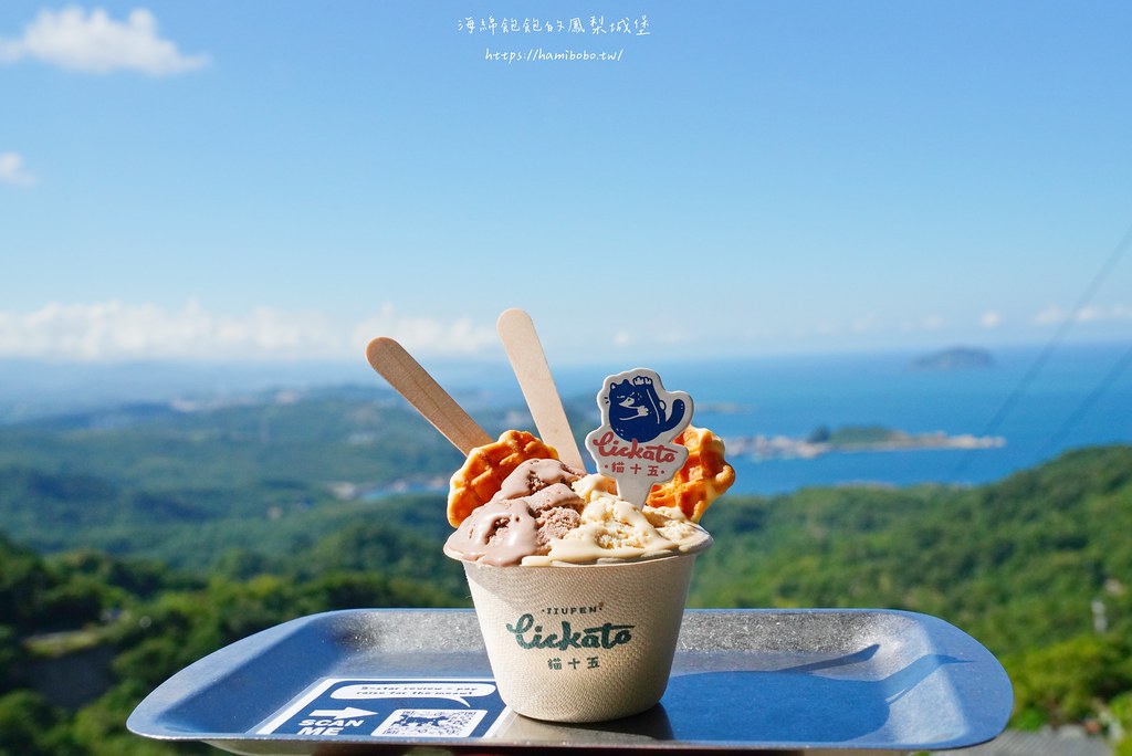 九份美食「貓十五義式冰淇淋」無敵海景吃冰淇淋，咖啡、冷泡茶、阿芙佳朵(菜單價位) @海綿飽飽的鳳梨城堡