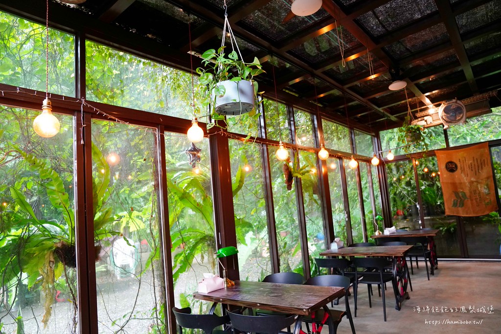 『食神滷味二代旗艦店(萬華西園店)』加熱滷味(獨門招牌醬、麻辣燙、和風燙)，麻辣鴨血豆腐，超值海陸套餐，菜單價位(捷運龍山寺站/台鐵萬華站) @海綿飽飽的鳳梨城堡