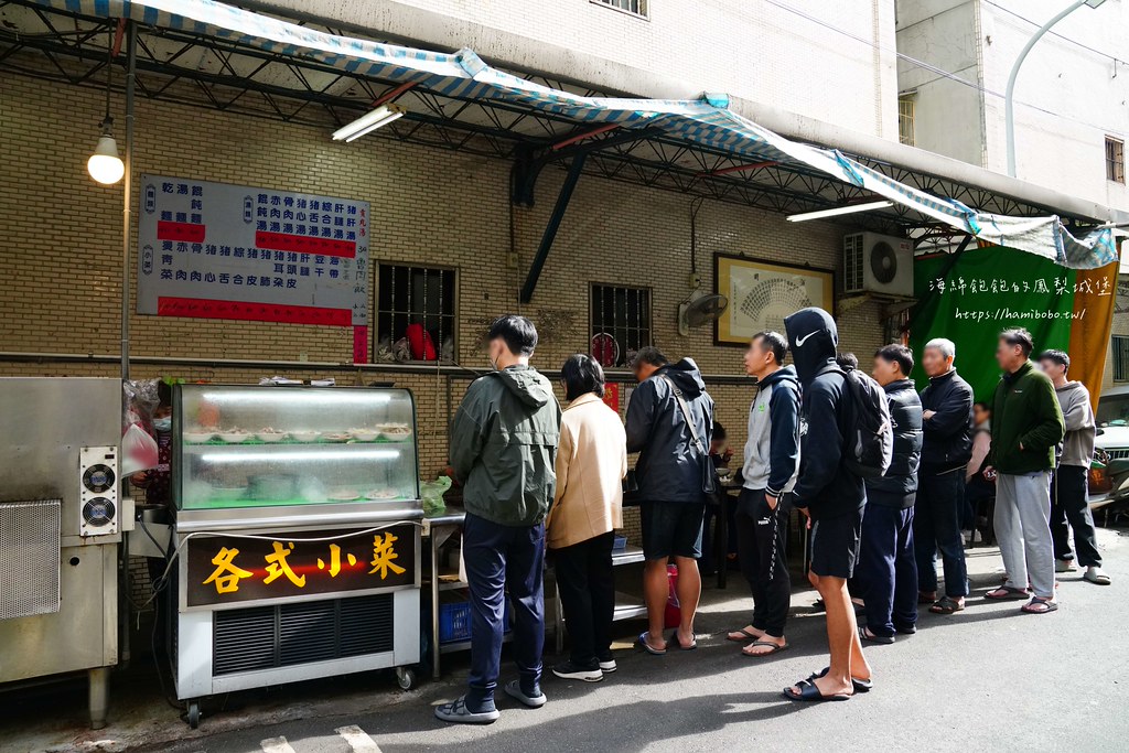 新莊美食「阿明烏醋麵」在地人推薦巷內銅板小吃，小菜才是本體！(菜單價位) @海綿飽飽的鳳梨城堡