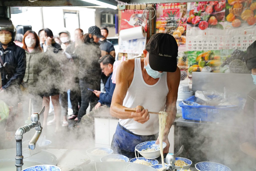 新莊美食「中義街乾麵」30年老字號麵店，當男人戀愛時拍攝場景，巷內銅板小吃(菜單價位) @海綿飽飽的鳳梨城堡
