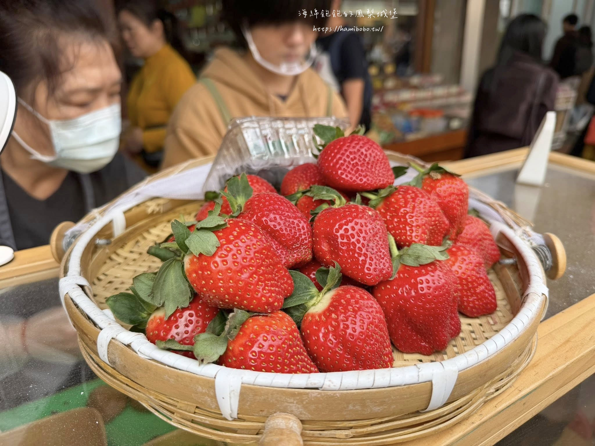 台北南港Lalaport「漢來上海湯包」一年熱賣百萬顆18摺小籠包，菜單價位 @海綿飽飽的鳳梨城堡