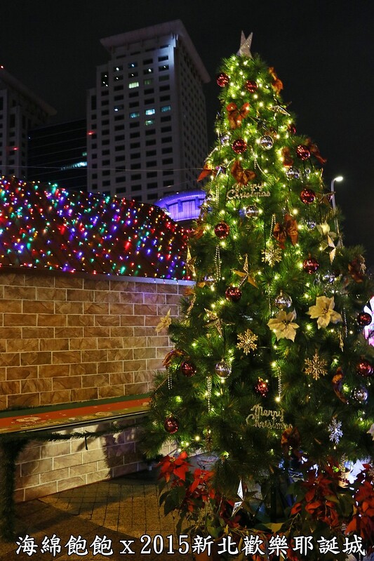 【新北|板橋】2015新北耶誕城童趣嘉年華-全球唯一360度3D立體光雕投影耶誕樹-老皮是亮點-附全節目表、地圖及交通美食資訊(捷運板橋站) @海綿飽飽的鳳梨城堡