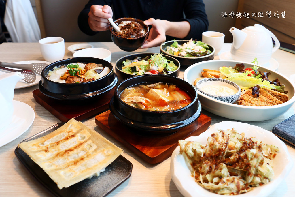 【2017韓國首爾自由行】韓國美食旅遊景點推薦。住宿、購物、伴手禮、七淘卡(亞洲九國上網卡)。弘大、梨大、東大門、明洞 @海綿飽飽的鳳梨城堡
