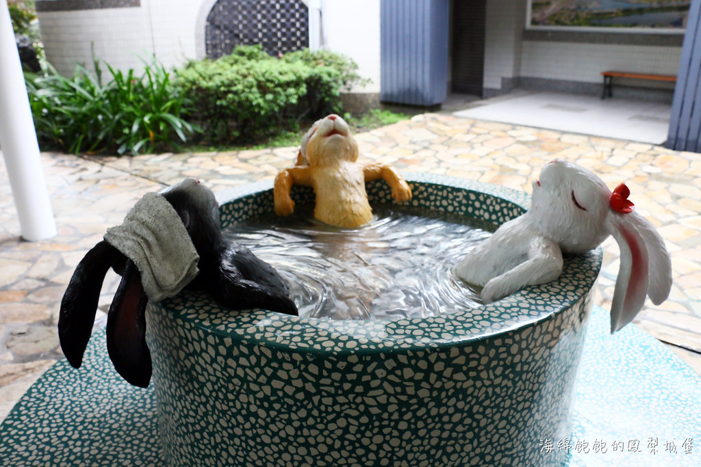 宜蘭礁溪景點「礁溪溫泉公園」免費泡腳池、可愛小兔、網美拍照景點 @海綿飽飽的鳳梨城堡