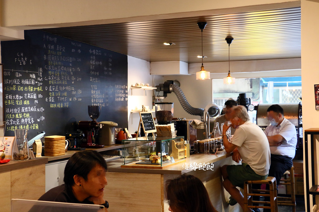 象山質感咖啡廳「大山咖啡店」平日不限時、免費wifi跟插座、菜單價位 @海綿飽飽的鳳梨城堡